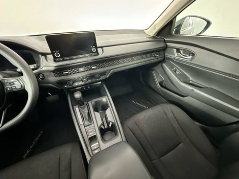 Used 2025 Honda Accord SE image 11