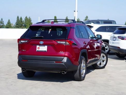 Used 2021 Toyota RAV4 XLE Premium AWD/4WD image 8