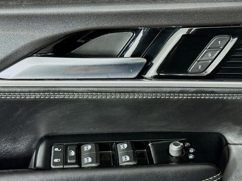 Used 2023 Jeep Wagoneer 4WD w/ HD Trailer Tow Package image 23