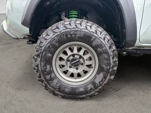 Used 2023 Toyota Tacoma TRD Off-Road AWD/4WD image 9