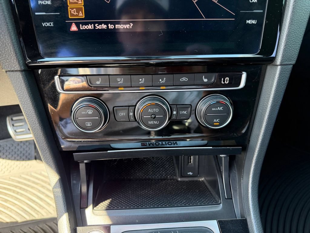Used 2019 Volkswagen Golf R 4-Door AWD/4WD image 24