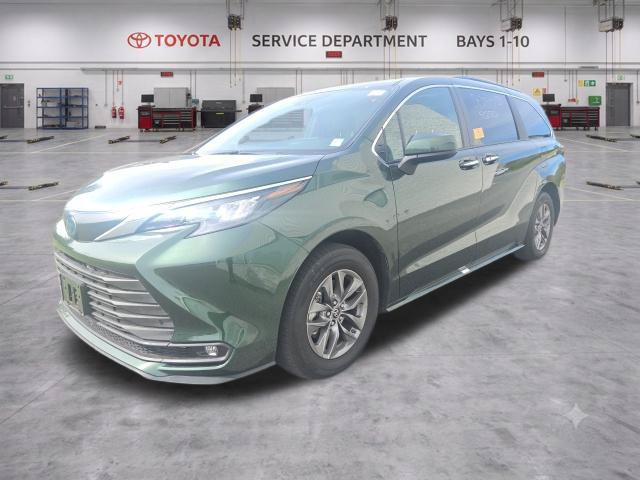 Used 2025 Toyota Sienna XLE FWD image 5