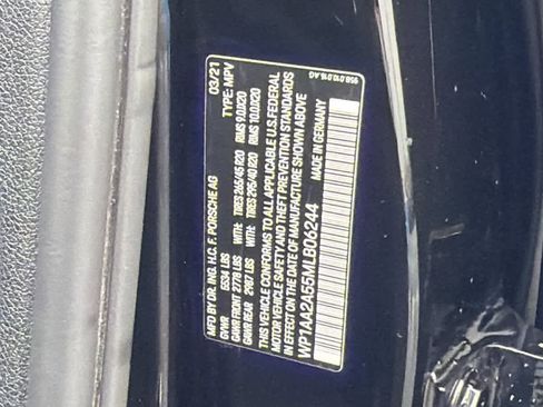 Used 2021 Porsche Macan w/ Premium Package image 30