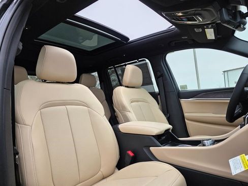 New 2025 Jeep Grand Cherokee Limited w/ Luxury Tech Group II image 20