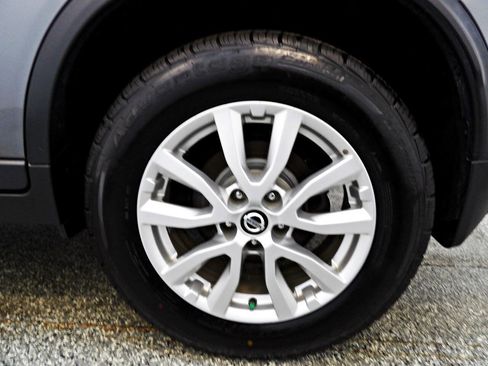 Used 2018 Nissan Rogue SV AWD/4WD image 20