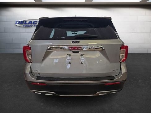 Used 2023 Ford Explorer XLT w/ Equipment Group 202A image 4