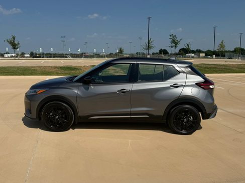 Used 2023 Nissan Kicks SR w/ SR Premium Package FWD image 8