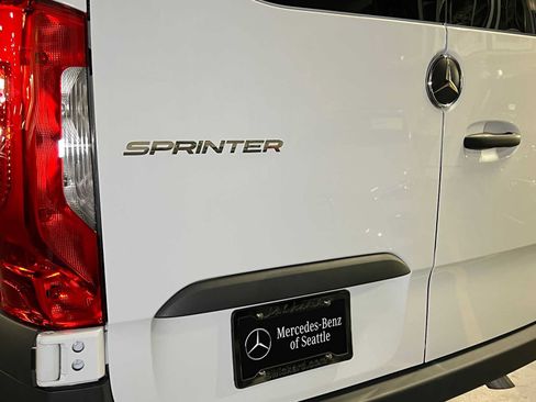 Used 2025 Mercedes-Benz Sprinter 2500 image 15