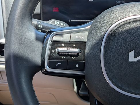 Used 2025 Kia Sorento S FWD image 26