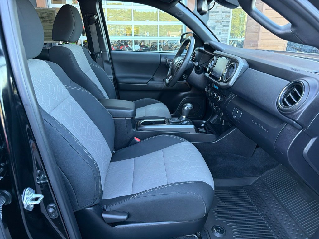 Used 2023 Toyota Tacoma TRD Off-Road w/ Technology Package AWD/4WD image 17