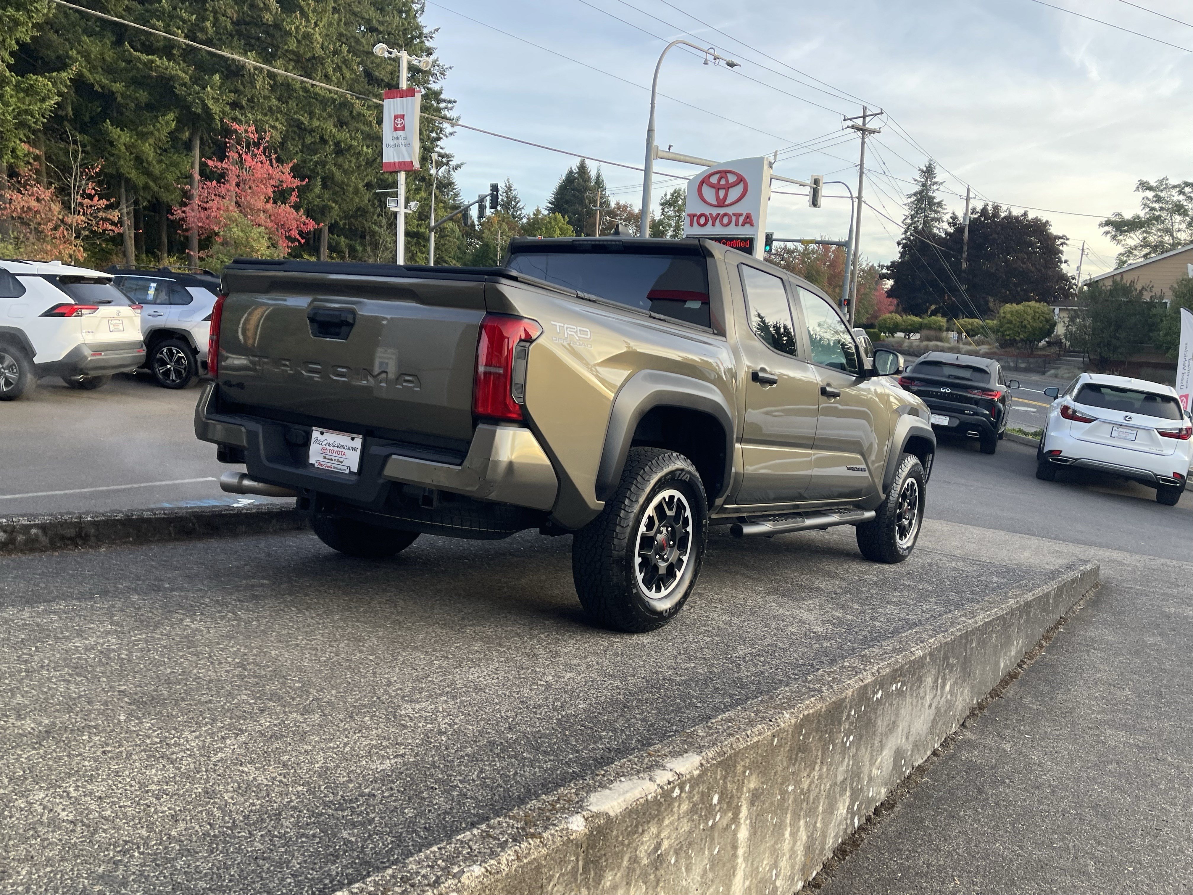 Certified 2025 Toyota Tacoma TRD Off-Road AWD/4WD image 8