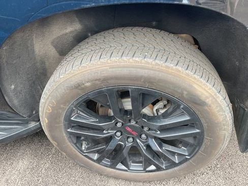 Used 2023 GMC Yukon XL SLT w/ SLT Luxury Package AWD/4WD image 6