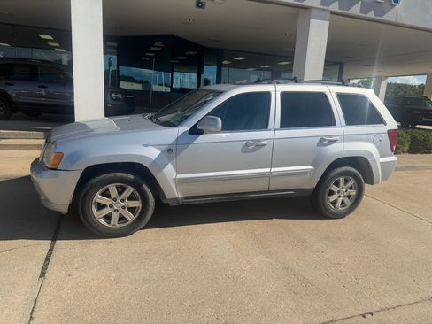 Used 2008 Jeep Grand Cherokee Limited w/ Trailer Tow Group IV AWD/4WD image 10