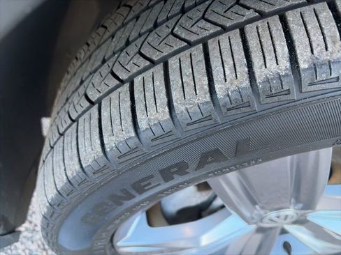 Used 2020 Volkswagen Tiguan SEL w/ 3rd Row Seat Package image 11