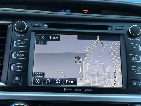 Used 2018 Toyota Highlander Limited image 18