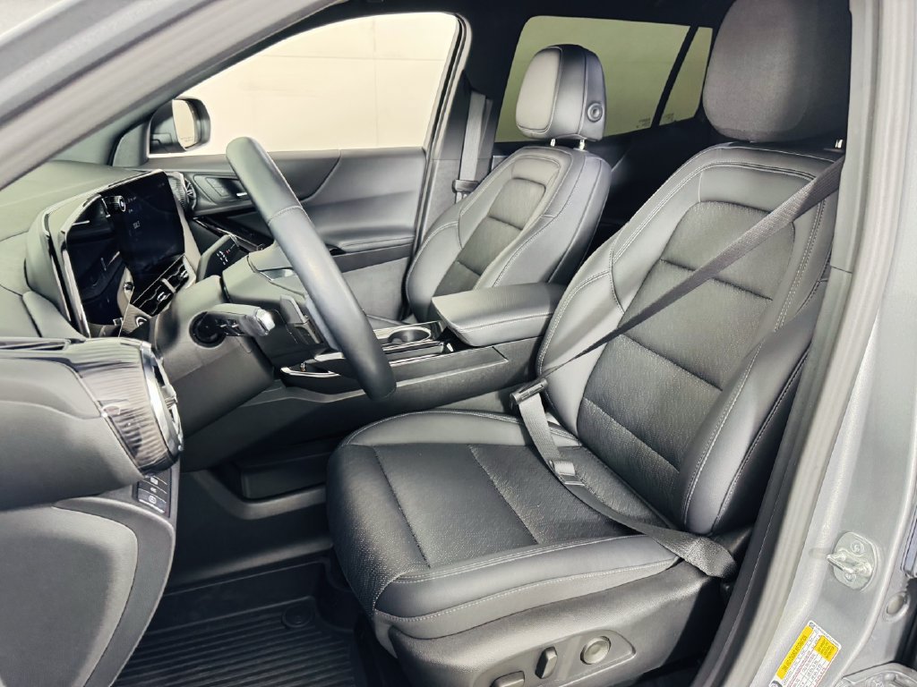 Used 2026 Chevrolet Equinox LT w/ Convenience Package II FWD image 7