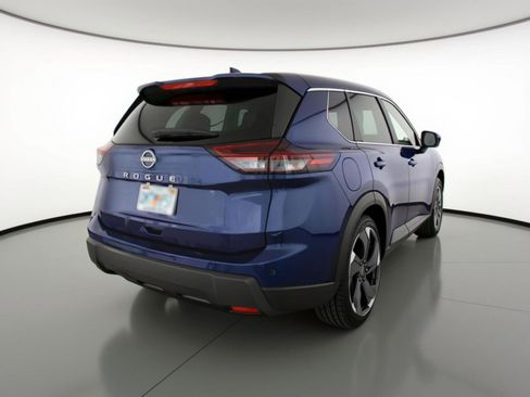 Used 2025 Nissan Rogue SV FWD image 9