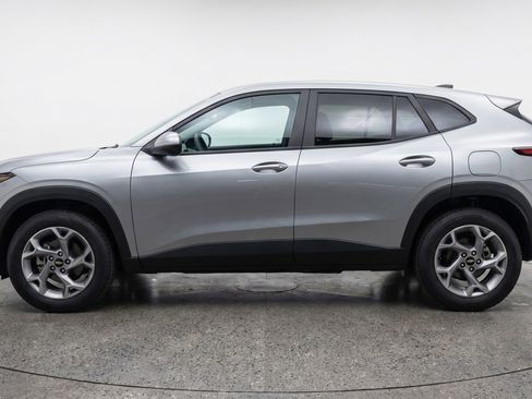 Used 2025 Chevrolet Trax LT image 5