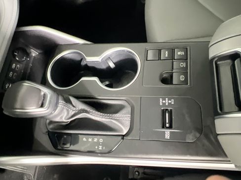 Used 2023 Toyota Highlander XLE FWD image 25