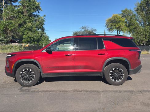 Used 2024 Chevrolet Traverse Z71 w/ Enhanced Driving Package AWD/4WD image 5
