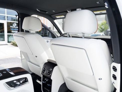 Used 2023 Rolls-Royce Cullinan w/ Cullinan Package image 31