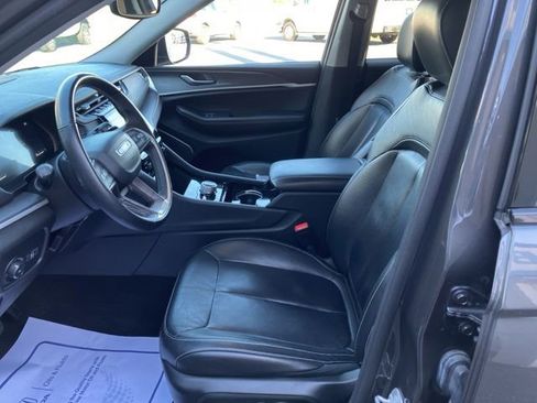 Used 2022 Jeep Grand Cherokee L Limited AWD/4WD image 16