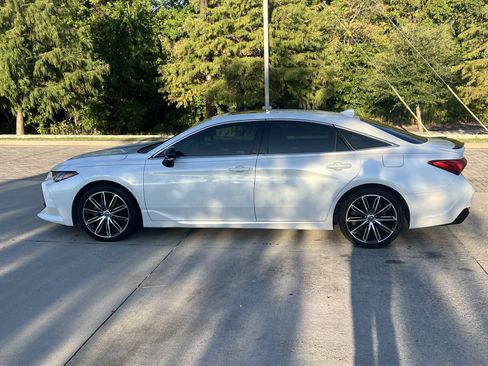 Used 2019 Toyota Avalon Touring FWD image 6