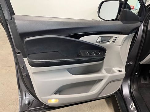 Used 2017 Honda Pilot Touring image 22