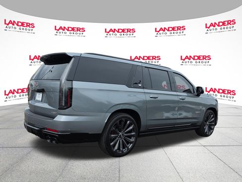 Used 2026 Cadillac Escalade ESV V AWD/4WD image 3