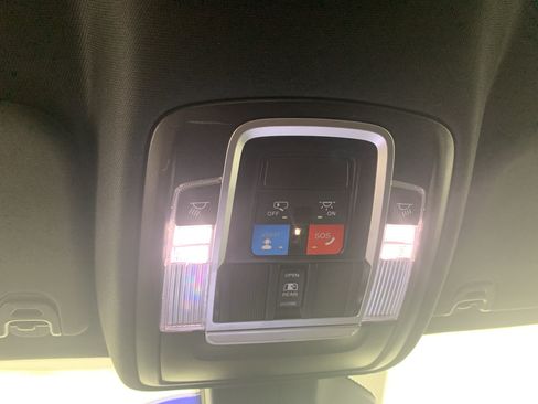 Used 2025 RAM 1500 Laramie AWD/4WD image 27