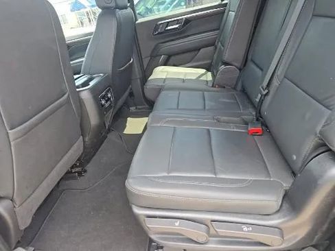 Used 2025 Chevrolet Suburban Z71 AWD/4WD image 9