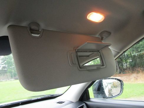 Used 2024 Nissan Pathfinder SL FWD image 40