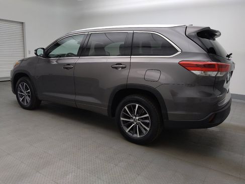 Used 2018 Toyota Highlander XLE image 3
