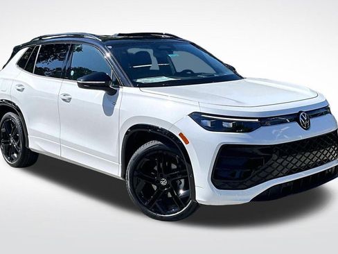 New 2026 Volkswagen Tiguan SE R-Line FWD image 12