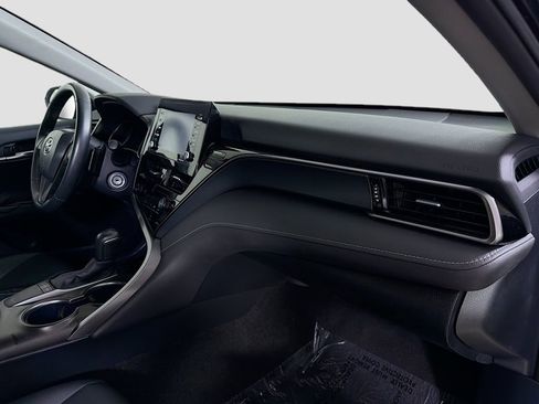 Used 2024 Toyota Camry SE image 30