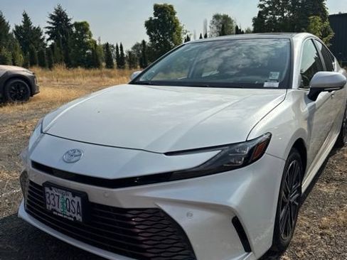 Used 2025 Toyota Camry XLE w/ Premium Plus Package AWD/4WD image 1