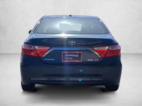 Used 2015 Toyota Camry LE image 7