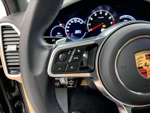 Used 2023 Porsche Cayenne Platinum Edition image 15