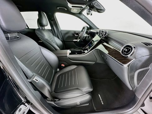 Used 2024 Mercedes-Benz GLC 300 4MATIC image 27