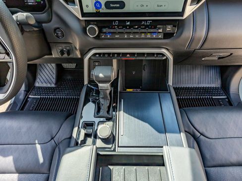Used 2025 Toyota Tundra Platinum AWD/4WD image 29