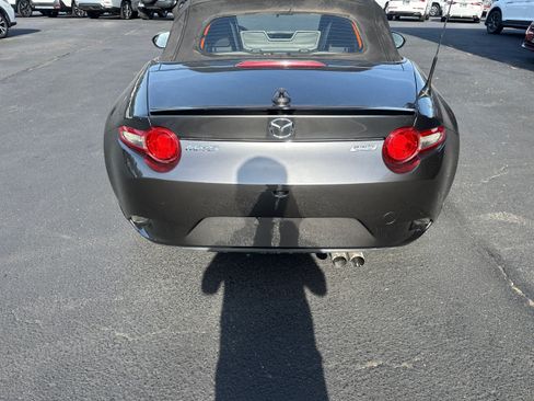 Used 2019 MAZDA MX-5 Miata Club RWD image 21