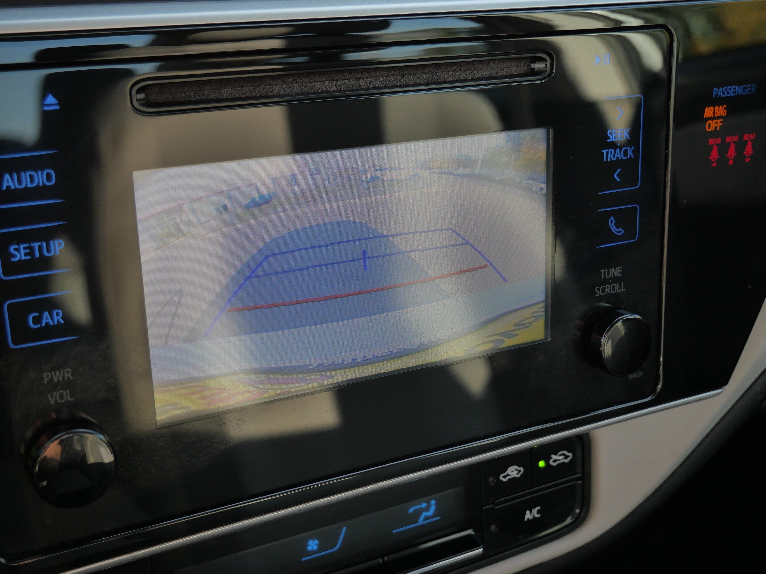 Certified 2019 Toyota Corolla LE FWD image 33