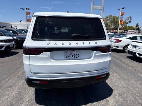 Used 2024 Jeep Wagoneer L Series II w/ Flexible Seating Group RWD image 18