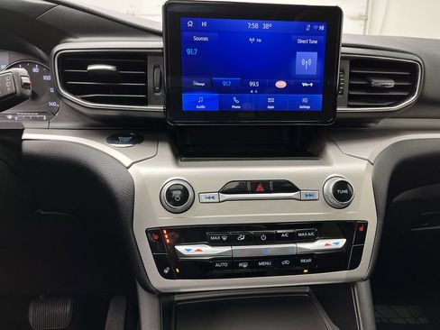 Used 2022 Ford Explorer XLT w/ Equipment Group 202A image 20