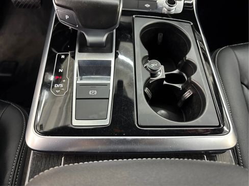 Used 2019 Audi Q8 Premium image 22