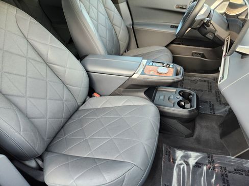 Used 2023 BMW iX M60 image 13