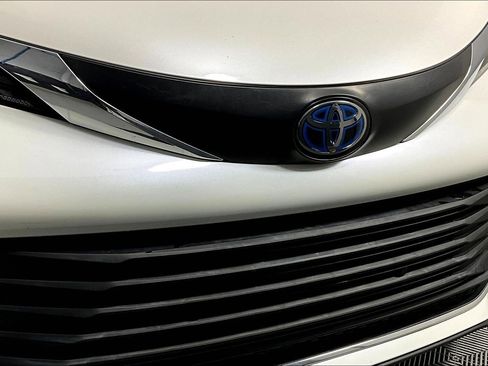 Used 2021 Toyota Sienna XLE image 35