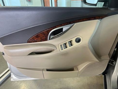 Used 2010 Buick LaCrosse CX image 15