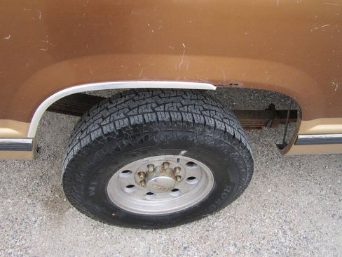 Used 1989 Chevrolet Silverado 3500 2WD Extended Cab image 27