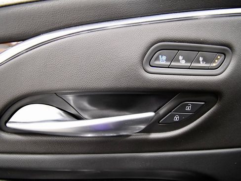 Used 2024 Cadillac Escalade Premium Luxury w/ Performance Package image 14